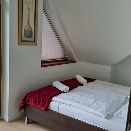 Apartament 325 *